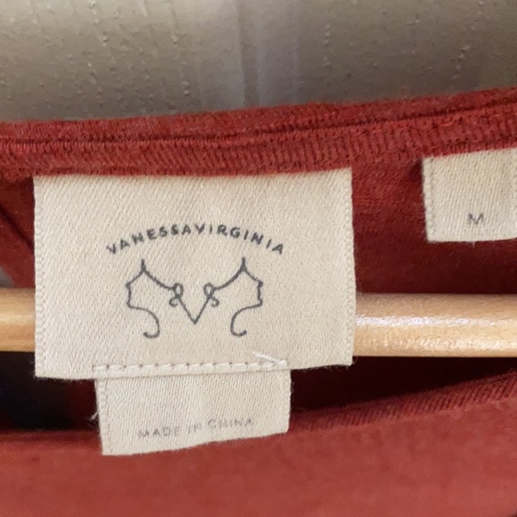 Sleeveless tunic top. - Picture 5 of 5